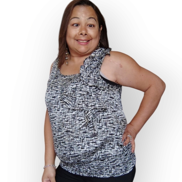 🎊3 FOR $10 YDE STUDIO WOMENS SMALL GREY SHIRT WITH RUFFLES - Picture 3 of 3